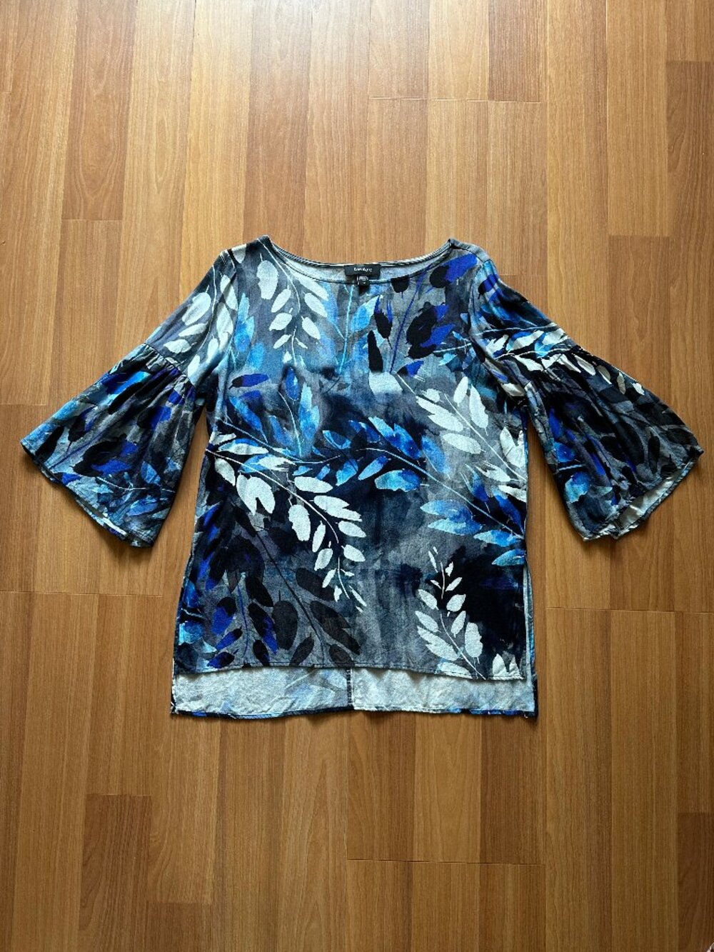 Karen Kane Blue Leaf Print Flare Sleeve Top – Size M